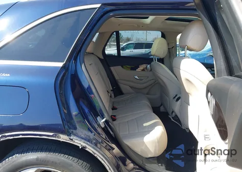 2016 Mercedes-Benz Glc 300 z USA, uszkodzony, nr VIN WDC0G4JB1GF051981